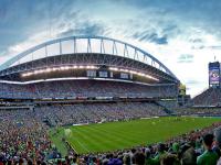 开云官网-赛道与球场，竞争之美的双重奏