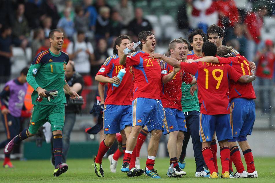 包含斯洛伐克在分钟内逆转挪威，晋级的词条