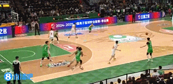 关键时刻，队员冷静面对逆境的简单介绍