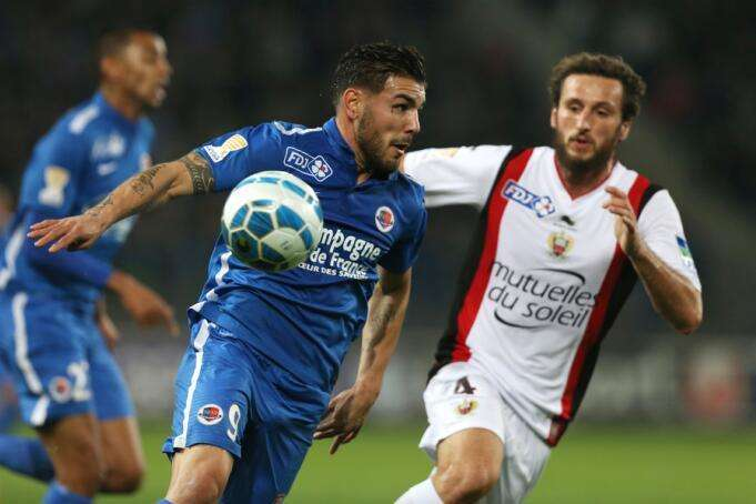 包含卡昂主场击败南特，迎来胜利的词条