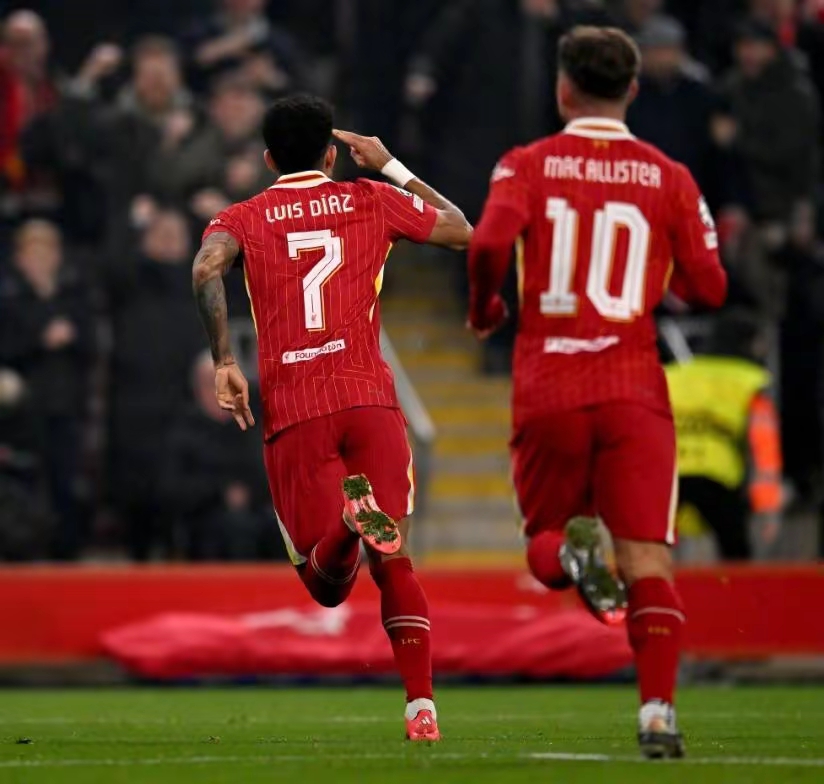 包含勒沃库森球队客场逆袭，大胜强敌领跑积分榜的词条