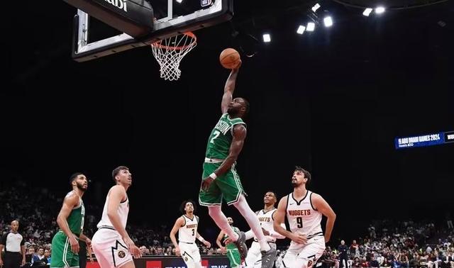 猛龙队球员受伤无缘下一场比赛,球队团结备战 猛龙队球员受伤无缘下一场比赛,球队团结备战