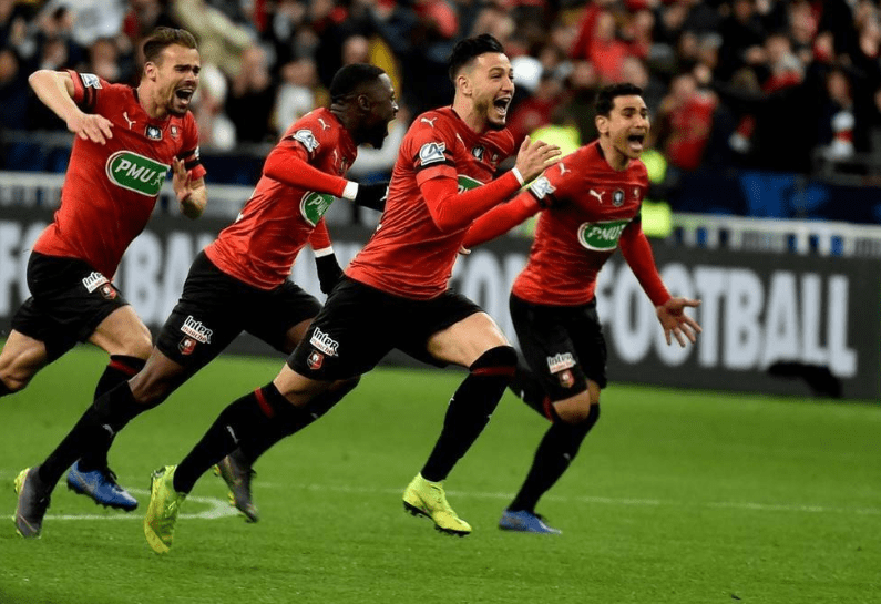 包含亚眠主场大胜雷恩，保持主场霸主地位的词条