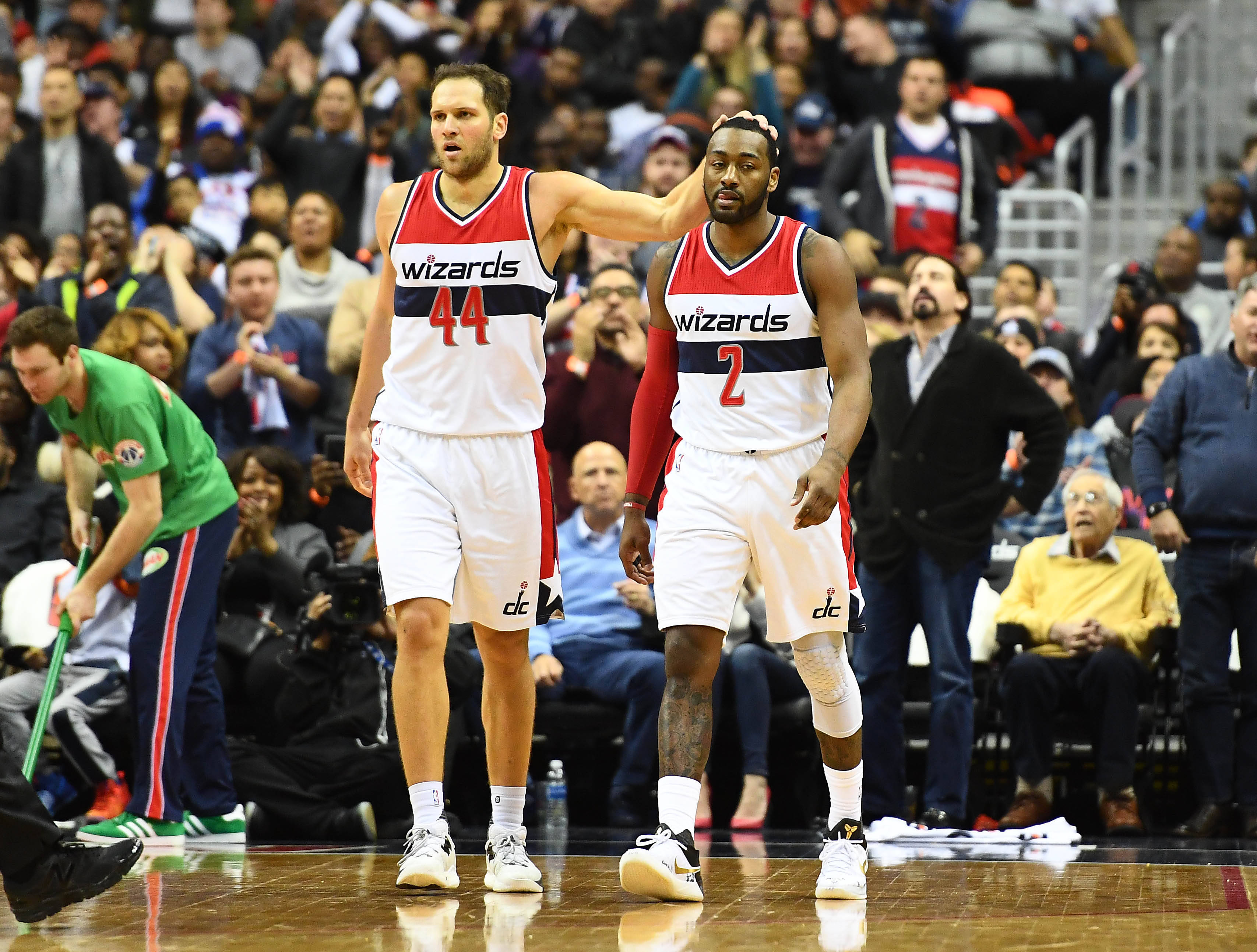 篮网逆转马刺，詹姆斯关键制胜