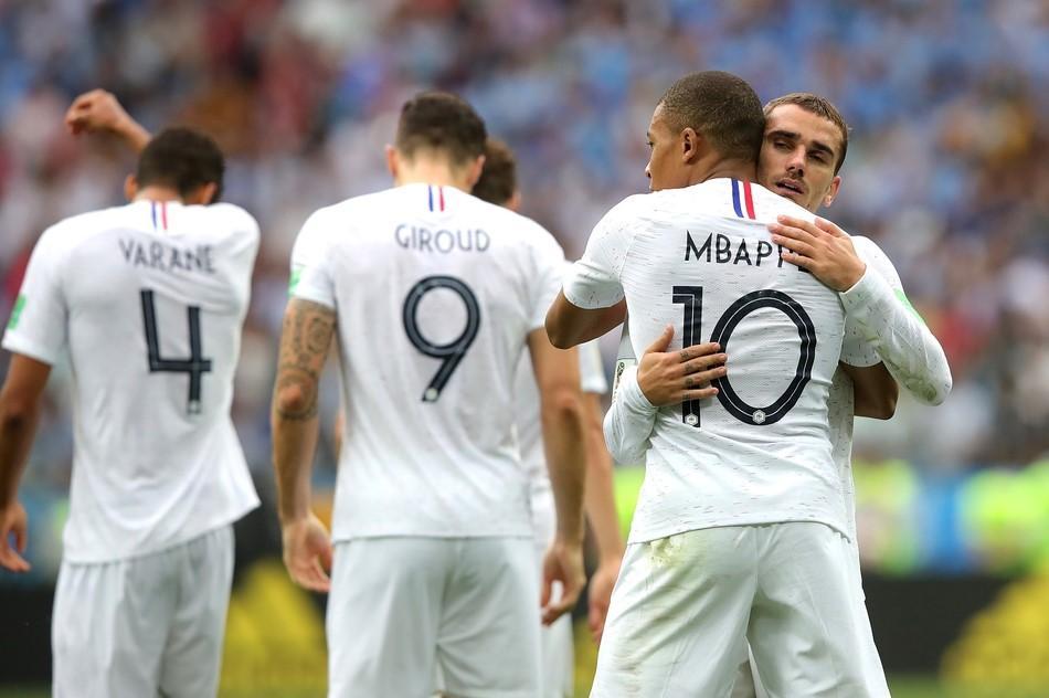 包含荷兰血洗美国，本泽马三分雨点燃全场的词条