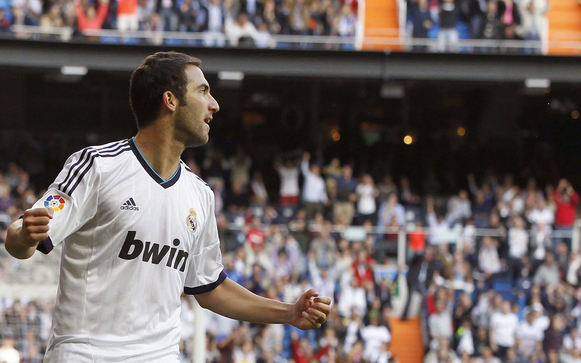 战术碾压与关键先生—解析莱比锡红牛如何全面压制安哥拉，萨内一剑封喉